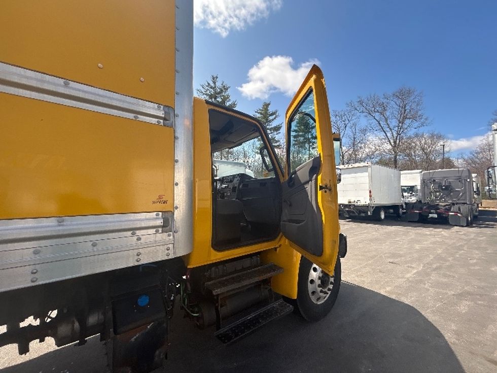 Medium Duty Box Truck-Light and Medium Duty Trucks-International-2020-MV607-Londonderry-NH-205,242\n\t\tmiles-$ 37,250 - Image 20