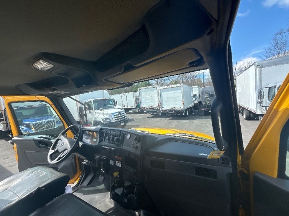 Medium Duty Box Truck-Light and Medium Duty Trucks-International-2020-MV607-Londonderry-NH-205,242\n\t\tmiles-$ 37,250 - Image 21