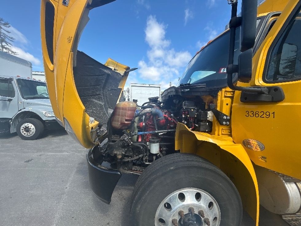 Medium Duty Box Truck-Light and Medium Duty Trucks-International-2020-MV607-Londonderry-NH-205,242\n\t\tmiles-$ 37,250 - Image 24