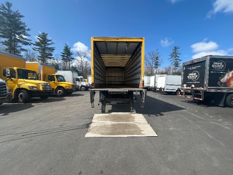 Medium Duty Box Truck-Light and Medium Duty Trucks-International-2020-MV607-Londonderry-NH-205,242\n\t\tmiles-$ 37,250 - Image 9