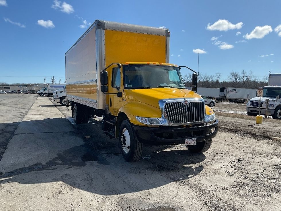 Medium Duty Box Truck-Light and Medium Duty Trucks-International-2020-MV607-Londonderry-NH-205,865\n\t\tmiles-$ 36,750 - Image 1