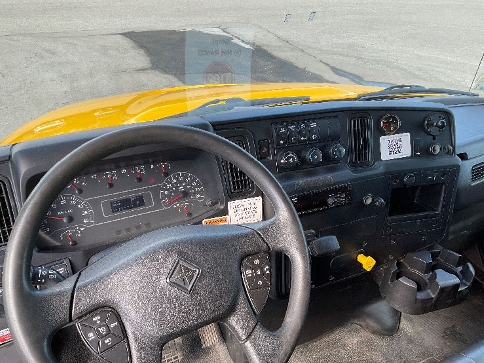Medium Duty Box Truck-Light and Medium Duty Trucks-International-2020-MV607-Londonderry-NH-205,865\n\t\tmiles-$ 36,750 - Image 18