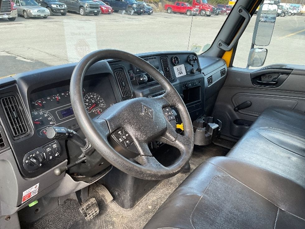 Medium Duty Box Truck-Light and Medium Duty Trucks-International-2020-MV607-Londonderry-NH-205,865\n\t\tmiles-$ 36,750 - Image 17