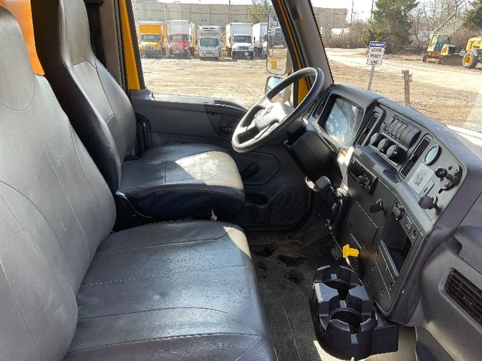 Medium Duty Box Truck-Light and Medium Duty Trucks-International-2020-MV607-Londonderry-NH-205,865\n\t\tmiles-$ 36,750 - Image 22