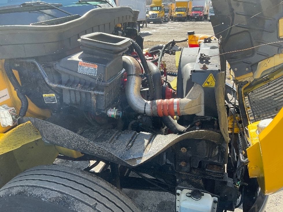 Medium Duty Box Truck-Light and Medium Duty Trucks-International-2020-MV607-Londonderry-NH-205,865\n\t\tmiles-$ 36,750 - Image 23