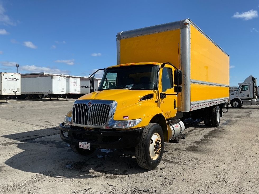 Medium Duty Box Truck-Light and Medium Duty Trucks-International-2020-MV607-Londonderry-NH-205,865\n\t\tmiles-$ 36,750 - Image 3