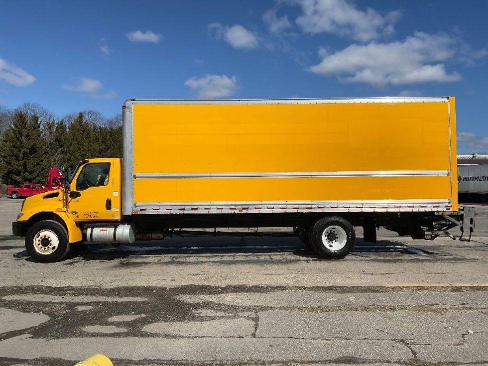 Medium Duty Box Truck-Light and Medium Duty Trucks-International-2020-MV607-Londonderry-NH-205,865\n\t\tmiles-$ 36,750 - Image 4