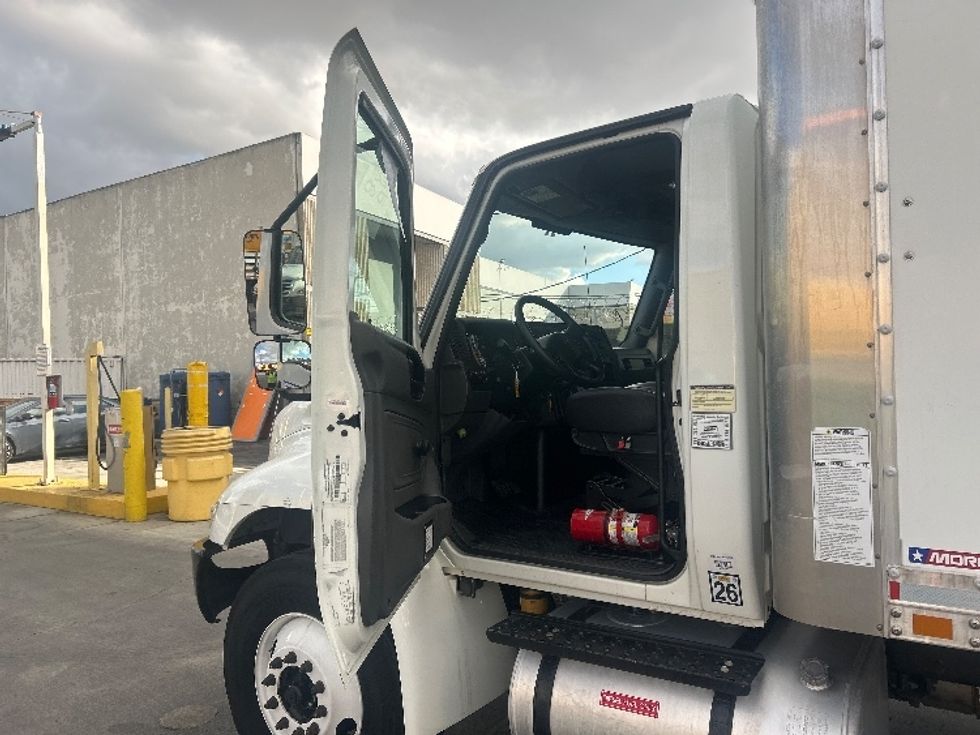 Medium Duty Box Truck-Light and Medium Duty Trucks-International-2020-MV607-Los Angeles-CA-98,813\n\t\tmiles-$ 57,750 - Image 16