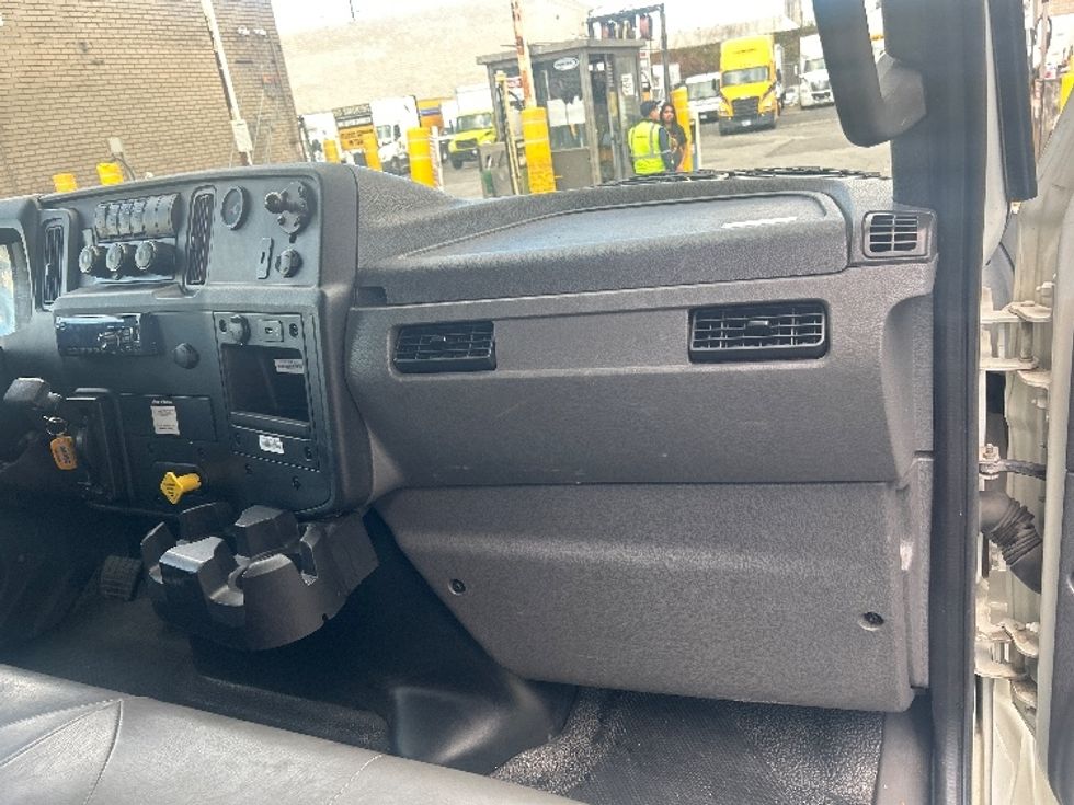 Medium Duty Box Truck-Light and Medium Duty Trucks-International-2020-MV607-Los Angeles-CA-98,813\n\t\tmiles-$ 57,750 - Image 21