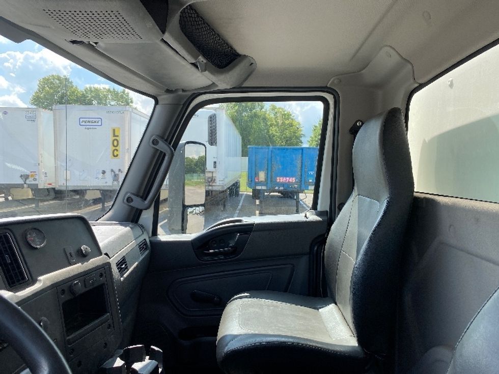 Medium Duty Box Truck-Light and Medium Duty Trucks-International-2020-MV607-Louisville-KY-15,483\n\t\tmiles-$ 67,750 - Image 19