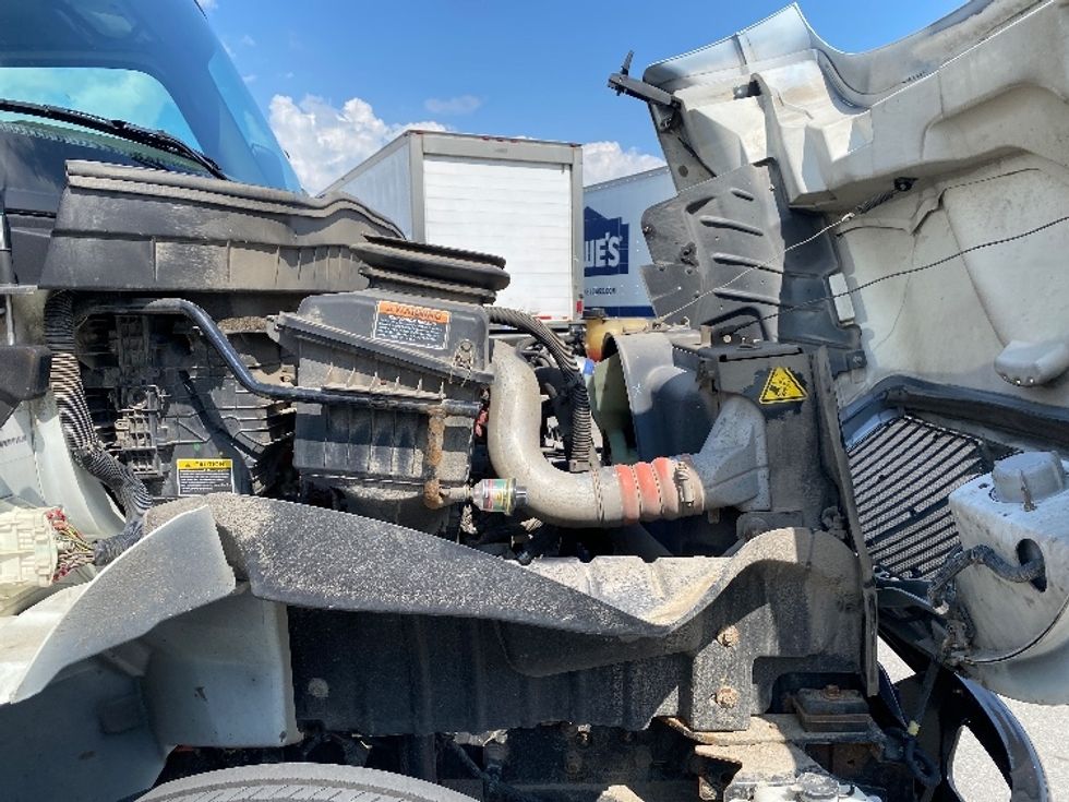 Medium Duty Box Truck-Light and Medium Duty Trucks-International-2020-MV607-Louisville-KY-15,483\n\t\tmiles-$ 67,750 - Image 23