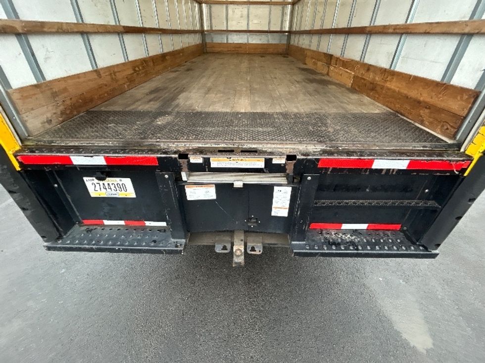 Medium Duty Box Truck-Light and Medium Duty Trucks-International-2020-MV607-Louisville-KY-156,792\n\t\tmiles-$ 35,000 - Image 10