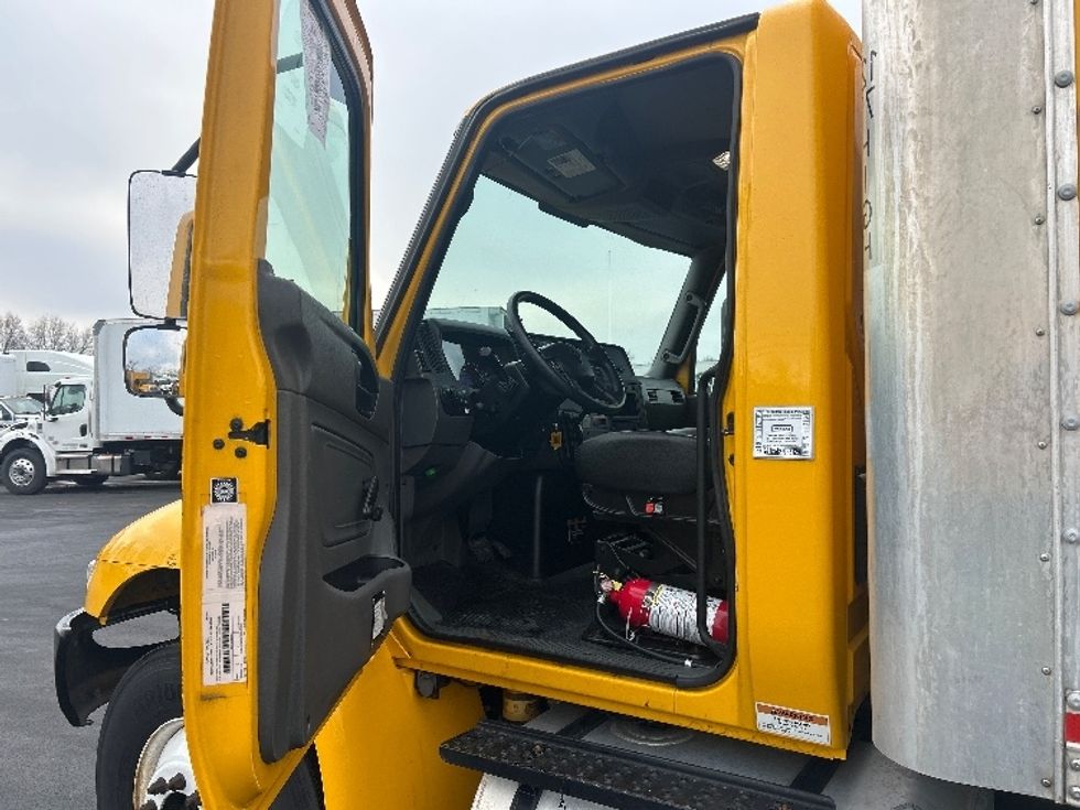 Medium Duty Box Truck-Light and Medium Duty Trucks-International-2020-MV607-Louisville-KY-156,792\n\t\tmiles-$ 35,000 - Image 16