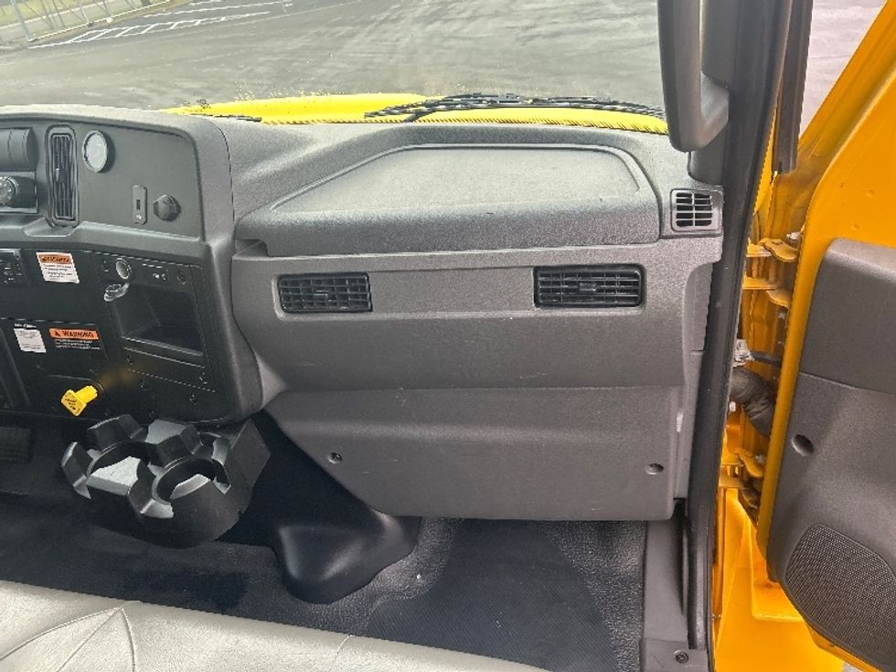 Medium Duty Box Truck-Light and Medium Duty Trucks-International-2020-MV607-Louisville-KY-156,792\n\t\tmiles-$ 35,000 - Image 21