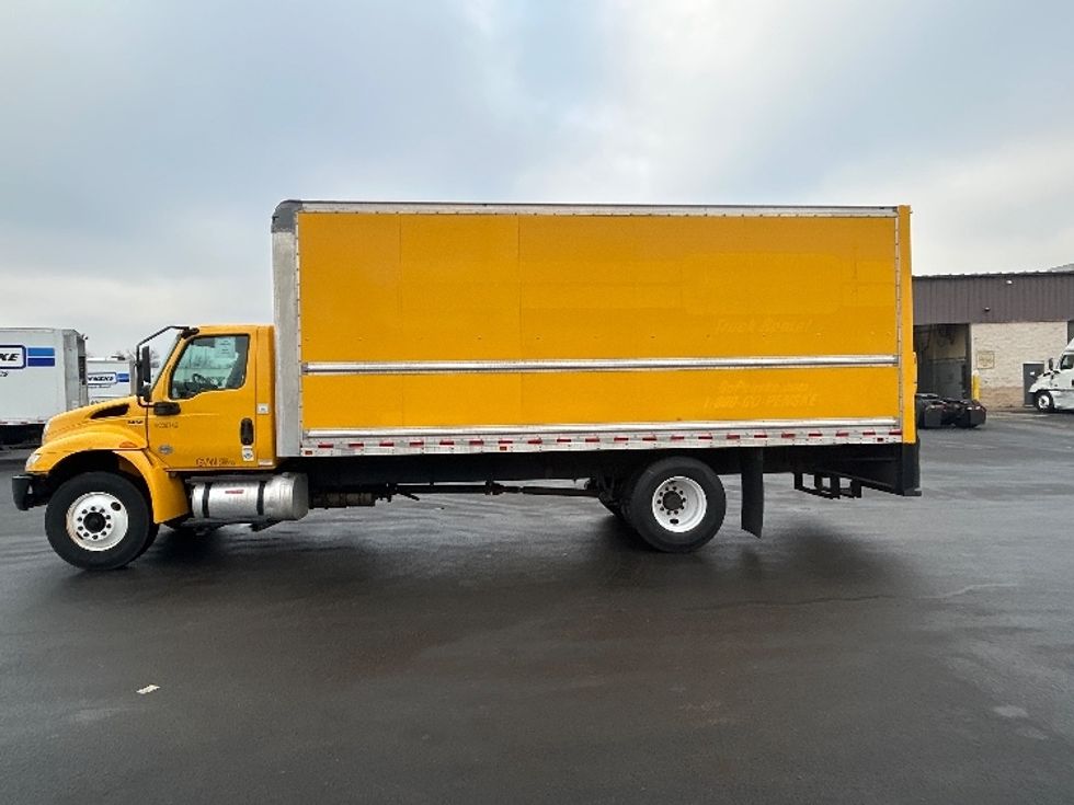 Medium Duty Box Truck-Light and Medium Duty Trucks-International-2020-MV607-Louisville-KY-156,792\n\t\tmiles-$ 35,000 - Image 4
