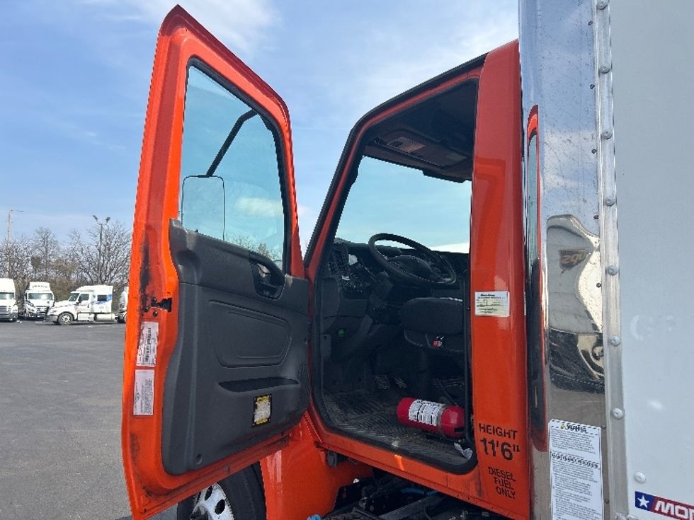 Medium Duty Box Truck-Light and Medium Duty Trucks-International-2020-MV607-Louisville-KY-261,343\n\t\tmiles-$ 24,500 - Image 16