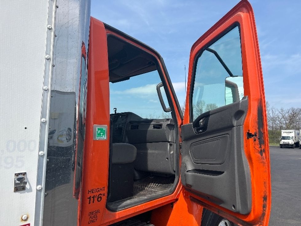 Medium Duty Box Truck-Light and Medium Duty Trucks-International-2020-MV607-Louisville-KY-261,343\n\t\tmiles-$ 24,500 - Image 20
