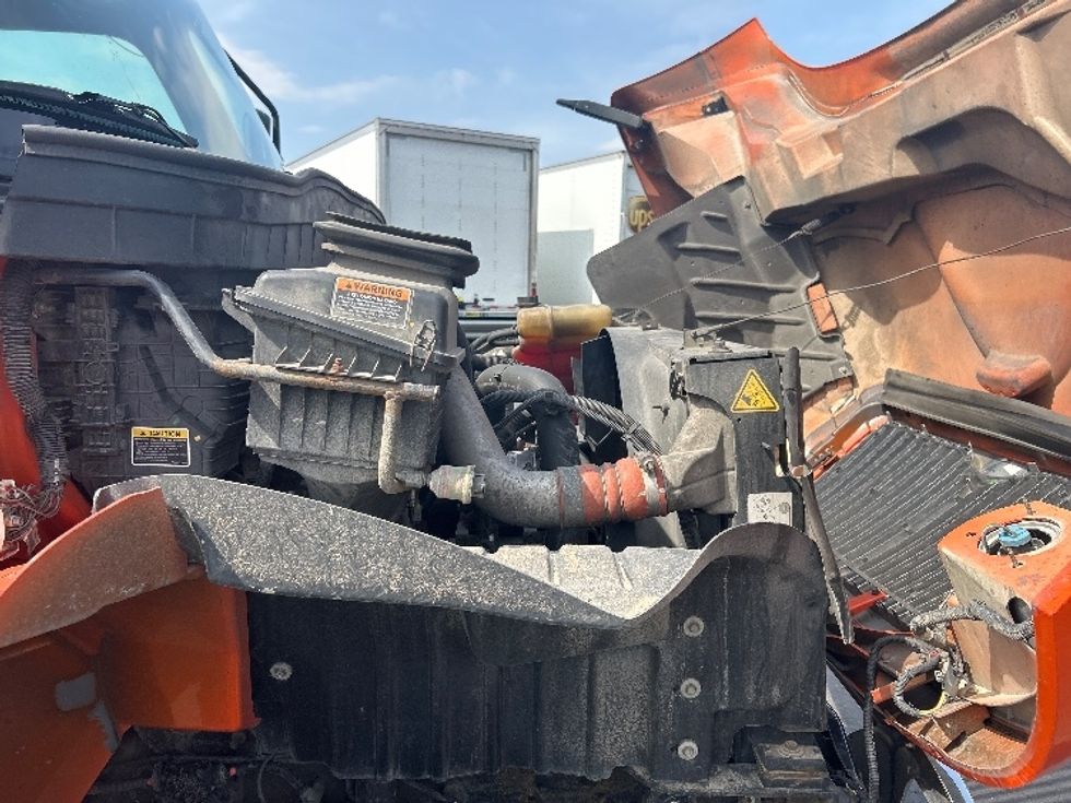 Medium Duty Box Truck-Light and Medium Duty Trucks-International-2020-MV607-Louisville-KY-261,343\n\t\tmiles-$ 24,500 - Image 23