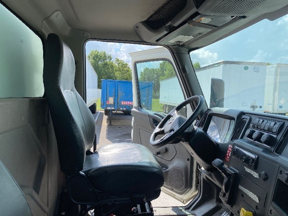 Medium Duty Box Truck-Light and Medium Duty Trucks-International-2020-MV607-Louisville-KY-33,406\n\t\tmiles-$ 66,000 - Image 22