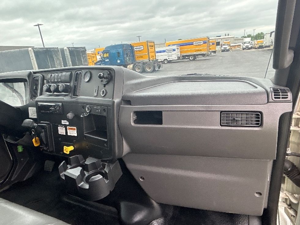 Medium Duty Box Truck-Light and Medium Duty Trucks-International-2020-MV607-Lowell-AR-147,677\n\t\tmiles-$ 52,000 - Image 21