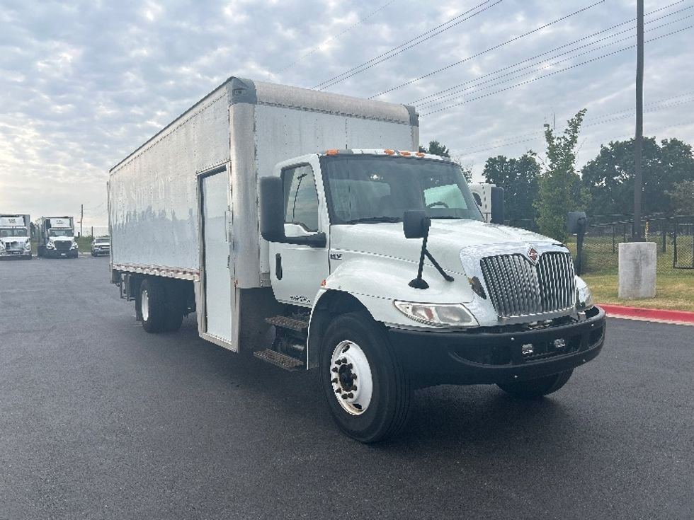 Medium Duty Box Truck-Light and Medium Duty Trucks-International-2020-MV607-Lowell-AR-161,649\n\t\tmiles-$ 51,250 - Image 1