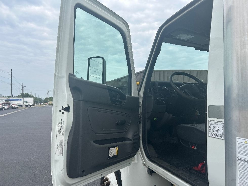 Medium Duty Box Truck-Light and Medium Duty Trucks-International-2020-MV607-Lowell-AR-161,649\n\t\tmiles-$ 51,250 - Image 16