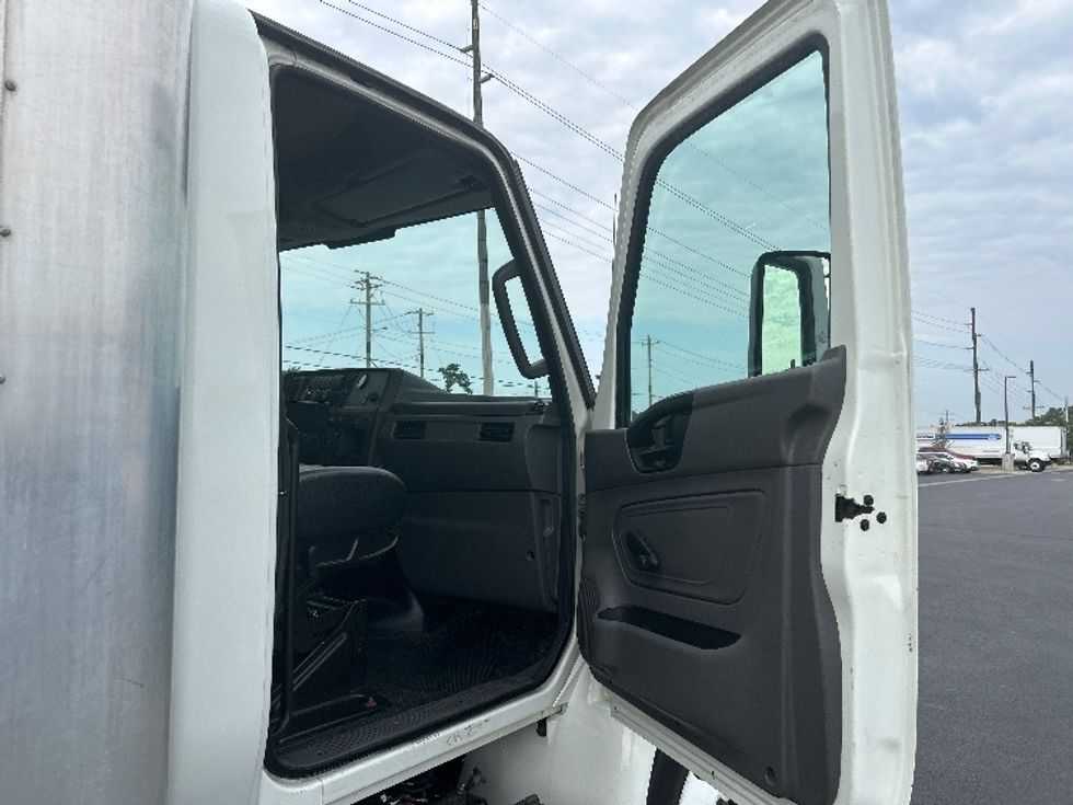 Medium Duty Box Truck-Light and Medium Duty Trucks-International-2020-MV607-Lowell-AR-161,649\n\t\tmiles-$ 51,250 - Image 20