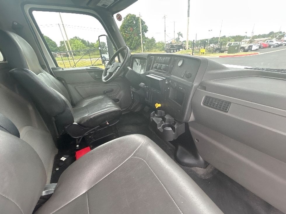 Medium Duty Box Truck-Light and Medium Duty Trucks-International-2020-MV607-Lowell-AR-161,649\n\t\tmiles-$ 51,250 - Image 22