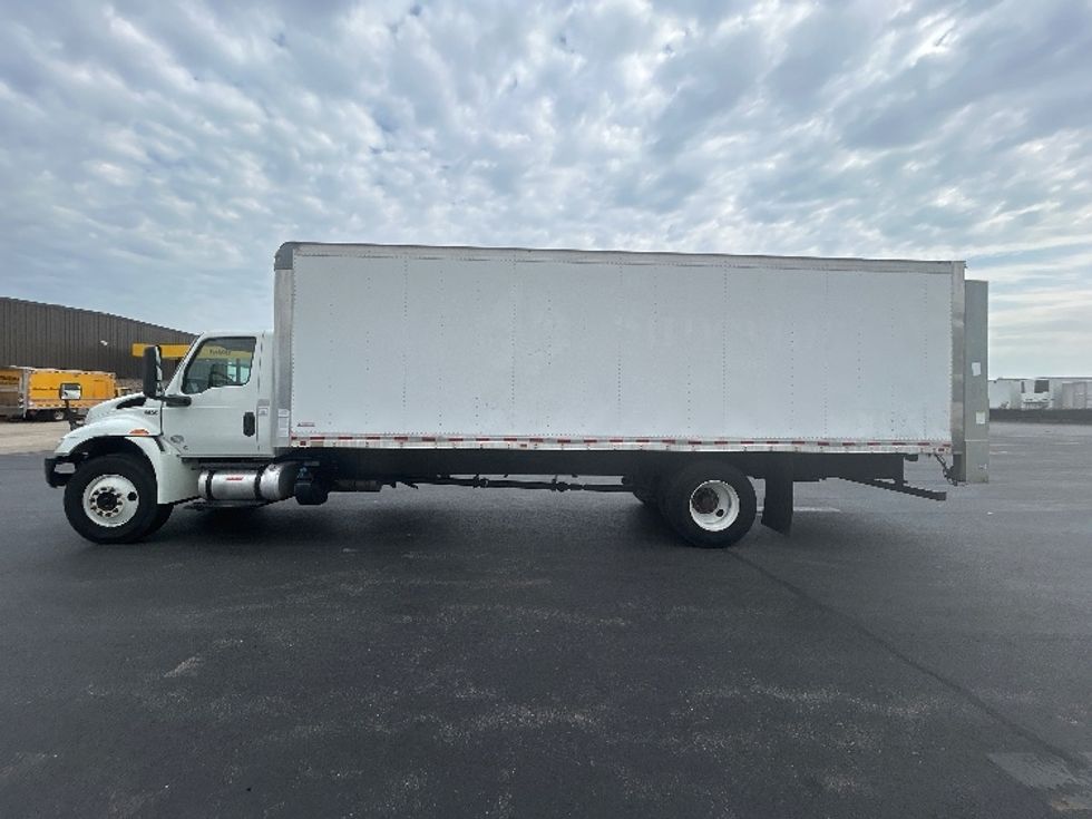 Medium Duty Box Truck-Light and Medium Duty Trucks-International-2020-MV607-Lowell-AR-161,649\n\t\tmiles-$ 51,250 - Image 4