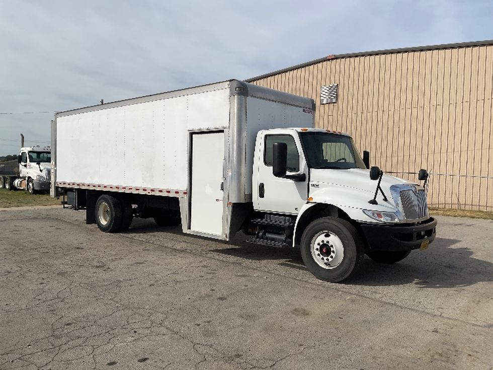 Medium Duty Box Truck-Light and Medium Duty Trucks-International-2020-MV607-Lowell-AR-221,048\n\t\tmiles-$ 45,250 - Image 1