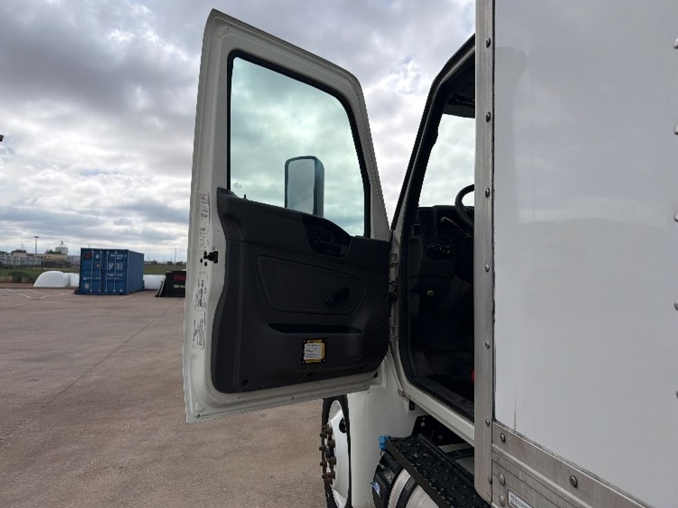 Medium Duty Box Truck-Light and Medium Duty Trucks-International-2020-MV607-Lubbock-TX-115,257\n\t\tmiles-$ 60,000 - Image 16