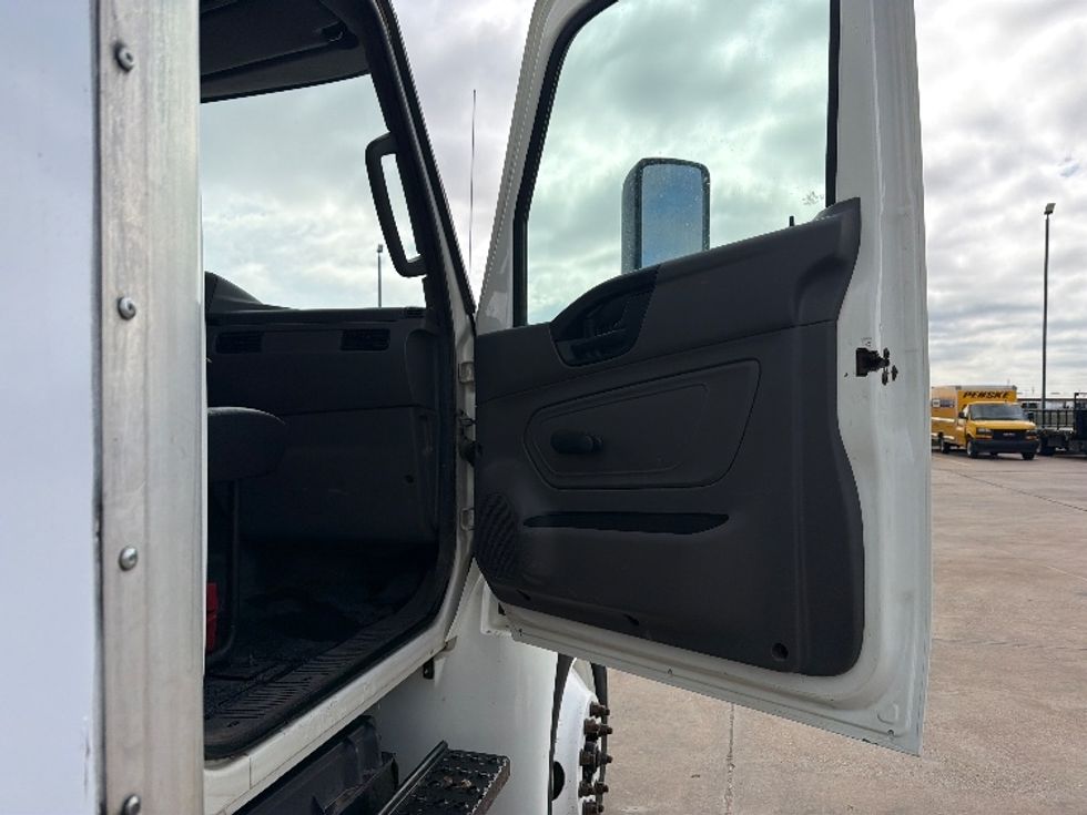 Medium Duty Box Truck-Light and Medium Duty Trucks-International-2020-MV607-Lubbock-TX-115,257\n\t\tmiles-$ 60,000 - Image 20