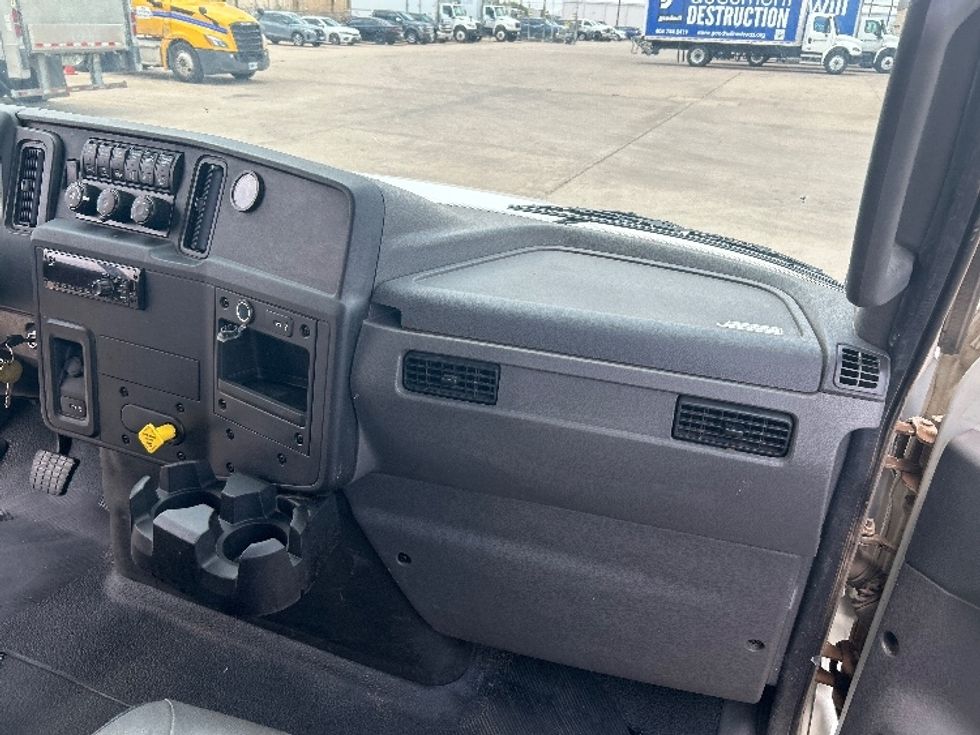 Medium Duty Box Truck-Light and Medium Duty Trucks-International-2020-MV607-Lubbock-TX-184,687\n\t\tmiles-$ 56,500 - Image 20