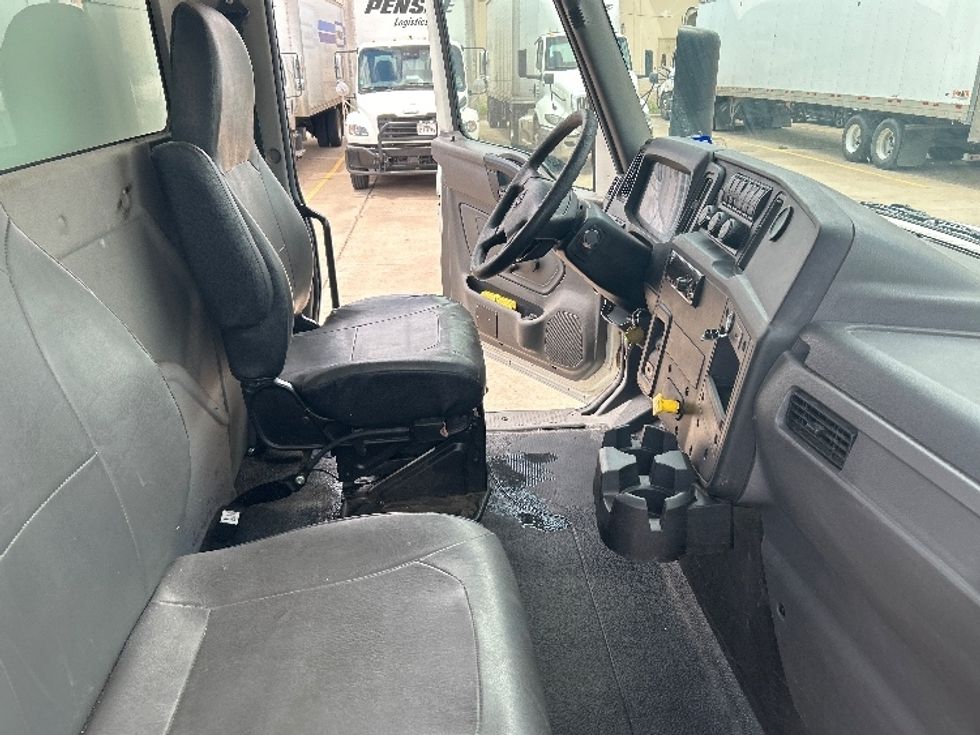 Medium Duty Box Truck-Light and Medium Duty Trucks-International-2020-MV607-Lubbock-TX-184,687\n\t\tmiles-$ 56,500 - Image 21