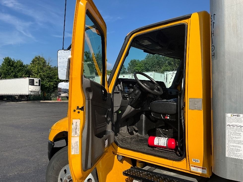 Medium Duty Box Truck-Light and Medium Duty Trucks-International-2020-MV607-Manassas-VA-215,347\n\t\tmiles-$ 40,250 - Image 15