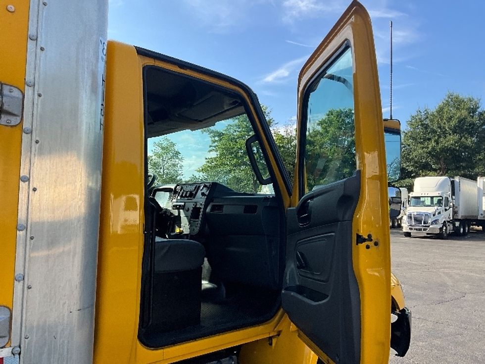 Medium Duty Box Truck-Light and Medium Duty Trucks-International-2020-MV607-Manassas-VA-215,347\n\t\tmiles-$ 40,250 - Image 19