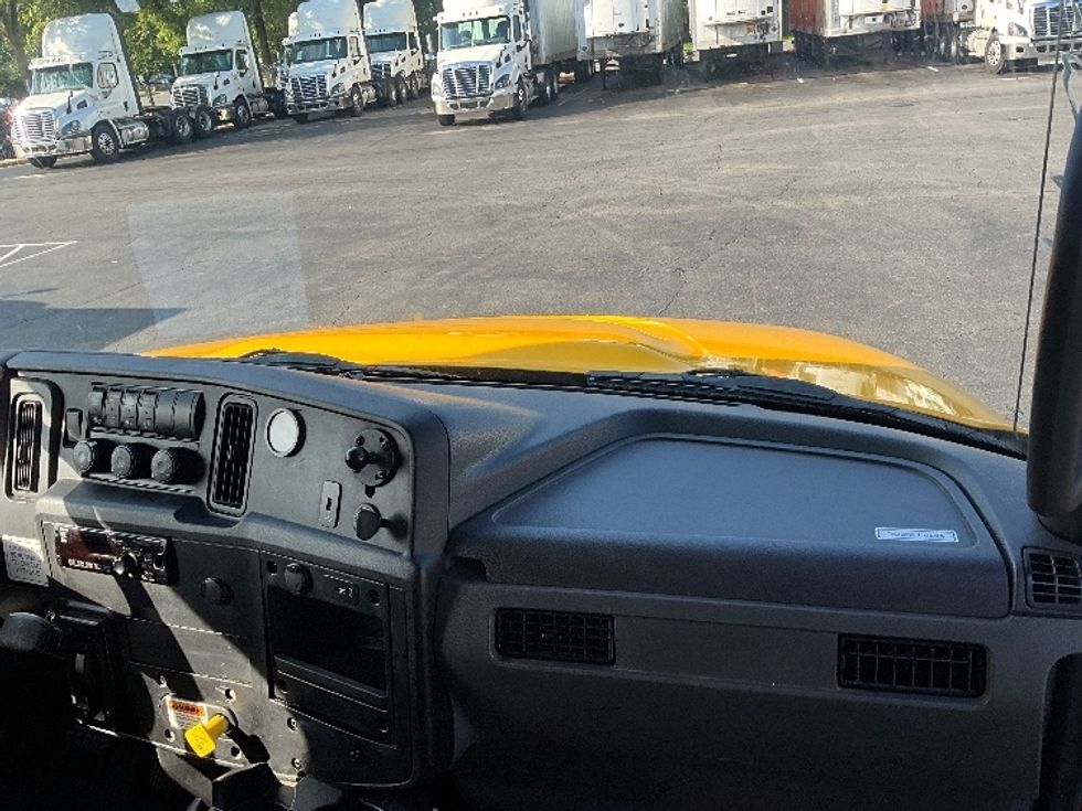 Medium Duty Box Truck-Light and Medium Duty Trucks-International-2020-MV607-Manassas-VA-215,347\n\t\tmiles-$ 40,250 - Image 20