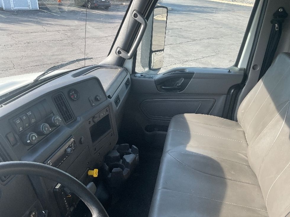 Medium Duty Box Truck-Light and Medium Duty Trucks-International-2020-MV607-Mansfield-OH-164,181\n\t\tmiles-$ 48,000 - Image 19