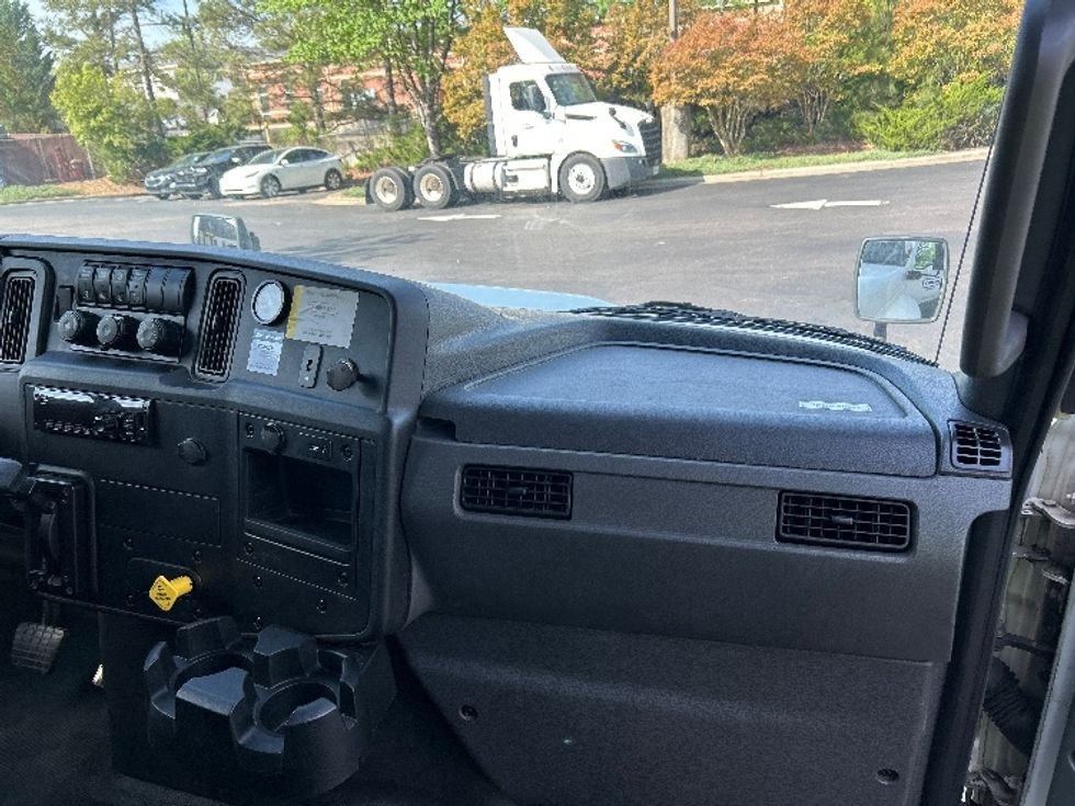 Medium Duty Box Truck-Light and Medium Duty Trucks-International-2020-MV607-Mebane-NC-144,325\n\t\tmiles-$ 61,250 - Image 21