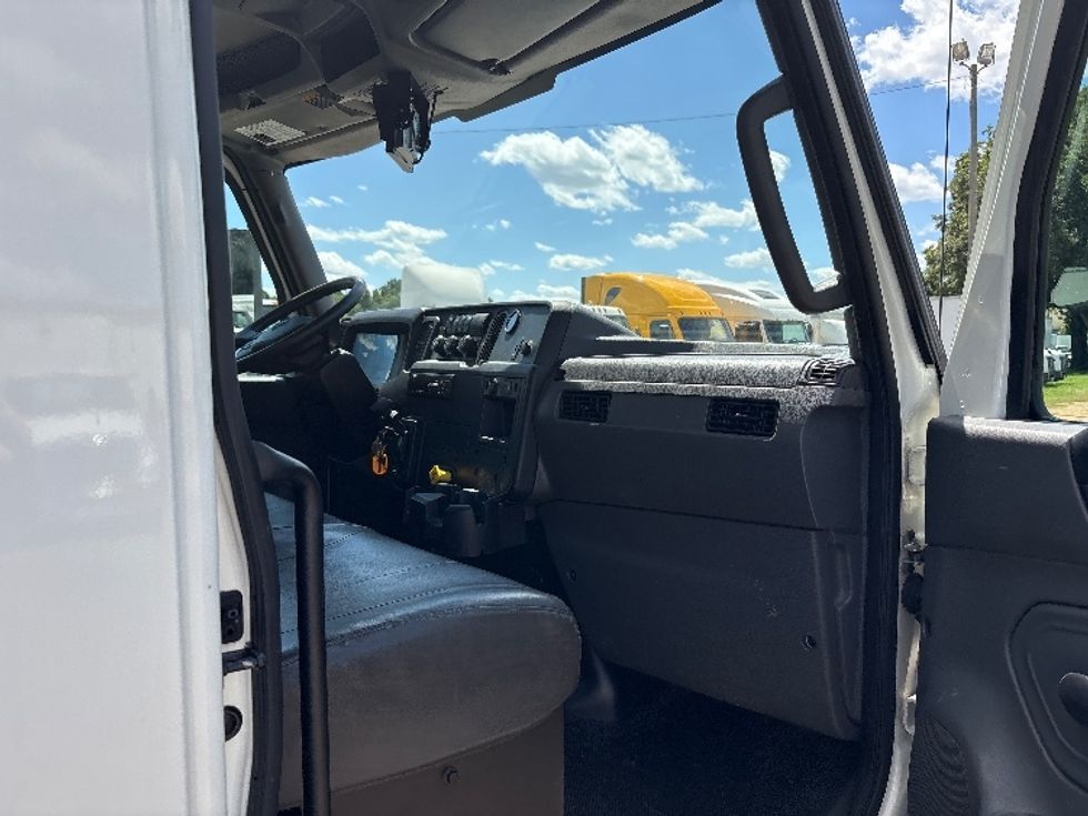 Medium Duty Box Truck-Light and Medium Duty Trucks-International-2020-MV607-Mebane-NC-158,119\n\t\tmiles-$ 50,500 - Image 20