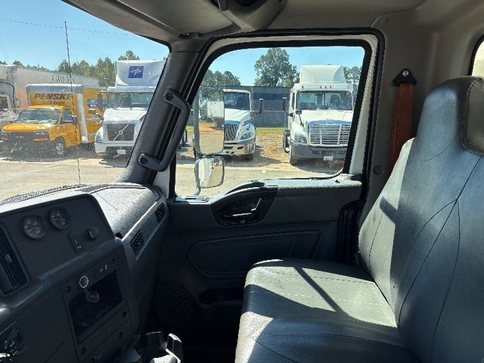 Medium Duty Box Truck-Light and Medium Duty Trucks-International-2020-MV607-Mebane-NC-195,447\n\t\tmiles-$ 49,250 - Image 19