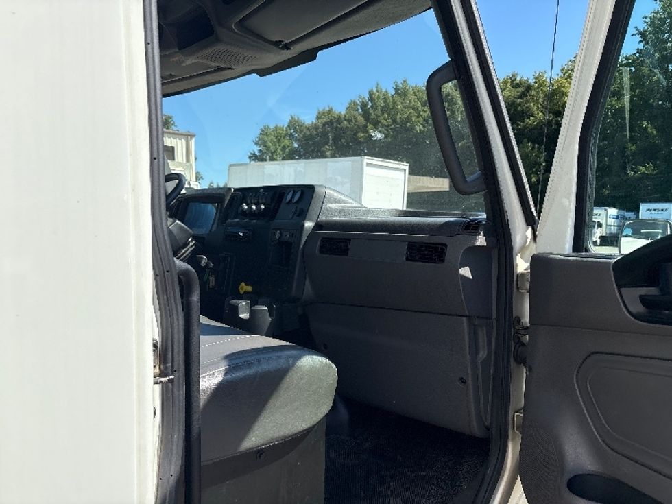 Medium Duty Box Truck-Light and Medium Duty Trucks-International-2020-MV607-Mebane-NC-195,447\n\t\tmiles-$ 49,250 - Image 20