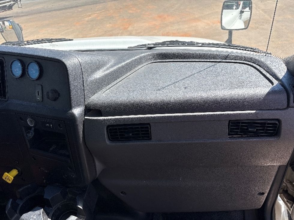 Medium Duty Box Truck-Light and Medium Duty Trucks-International-2020-MV607-Mebane-NC-195,447\n\t\tmiles-$ 49,250 - Image 21