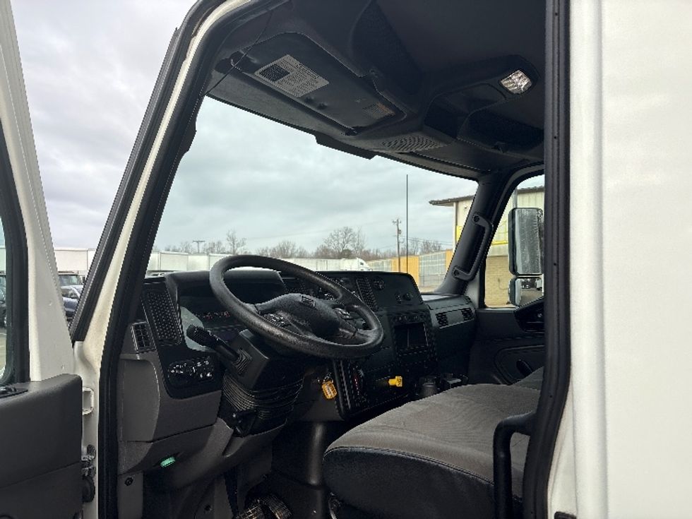 Medium Duty Box Truck-Light and Medium Duty Trucks-International-2020-MV607-Mebane-NC-197,365\n\t\tmiles-$ 48,750 - Image 16