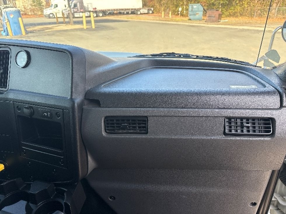 Medium Duty Box Truck-Light and Medium Duty Trucks-International-2020-MV607-Mebane-NC-199,386\n\t\tmiles-$ 50,250 - Image 21