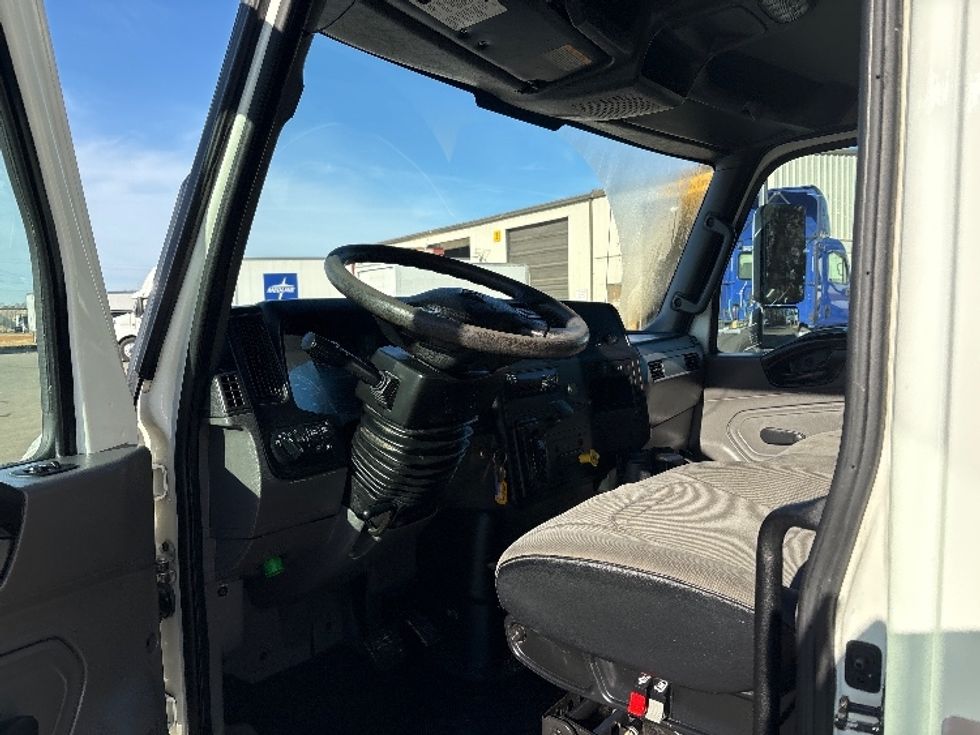 Medium Duty Box Truck-Light and Medium Duty Trucks-International-2020-MV607-Mebane-NC-213,567\n\t\tmiles-$ 40,500 - Image 15