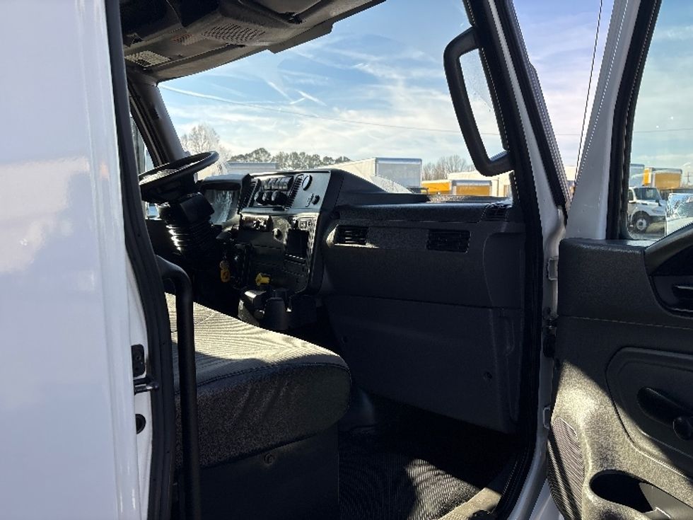 Medium Duty Box Truck-Light and Medium Duty Trucks-International-2020-MV607-Mebane-NC-213,567\n\t\tmiles-$ 40,500 - Image 19