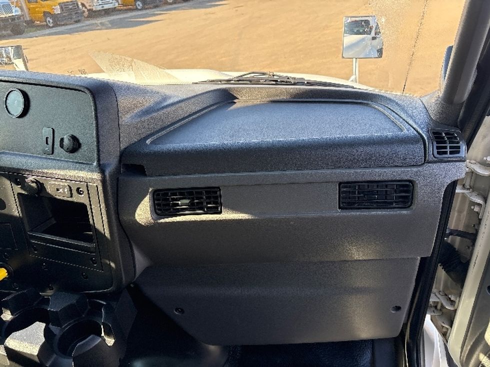 Medium Duty Box Truck-Light and Medium Duty Trucks-International-2020-MV607-Mebane-NC-213,567\n\t\tmiles-$ 40,500 - Image 20