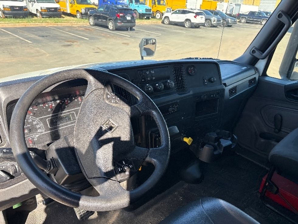 Medium Duty Box Truck-Light and Medium Duty Trucks-International-2020-MV607-Mebane-NC-256,700\n\t\tmiles-$ 29,500 - Image 16