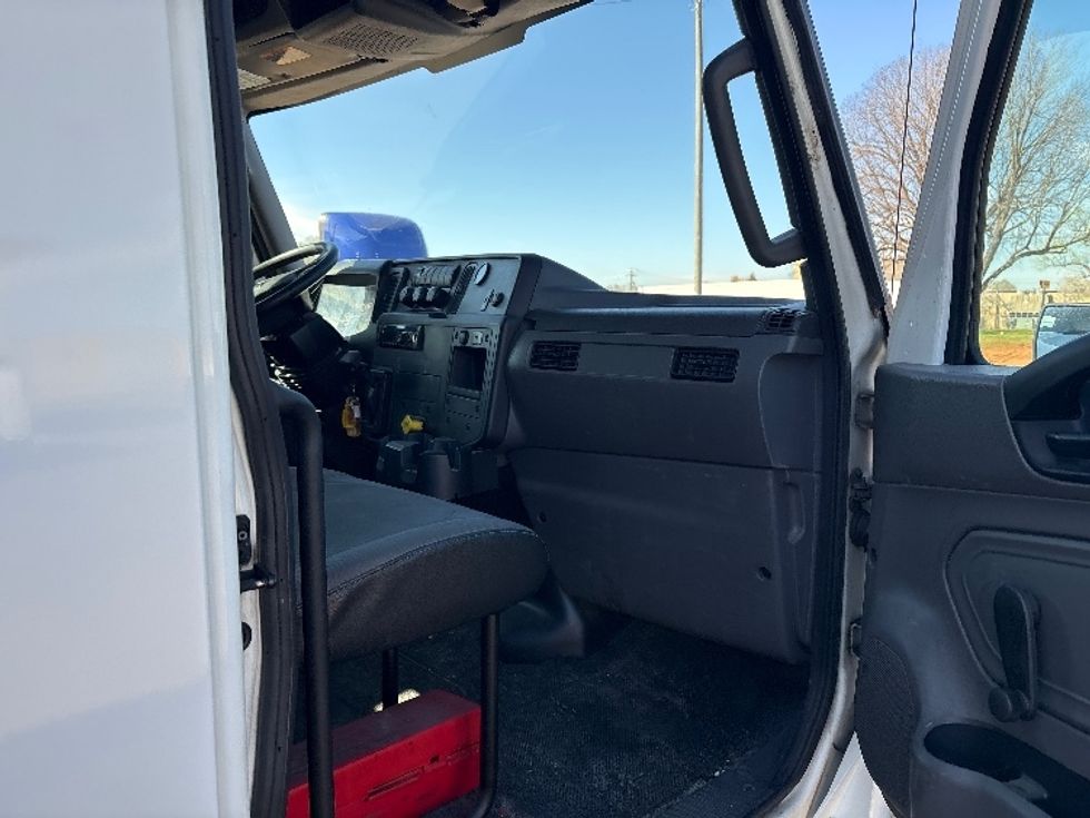 Medium Duty Box Truck-Light and Medium Duty Trucks-International-2020-MV607-Mebane-NC-256,700\n\t\tmiles-$ 29,500 - Image 19